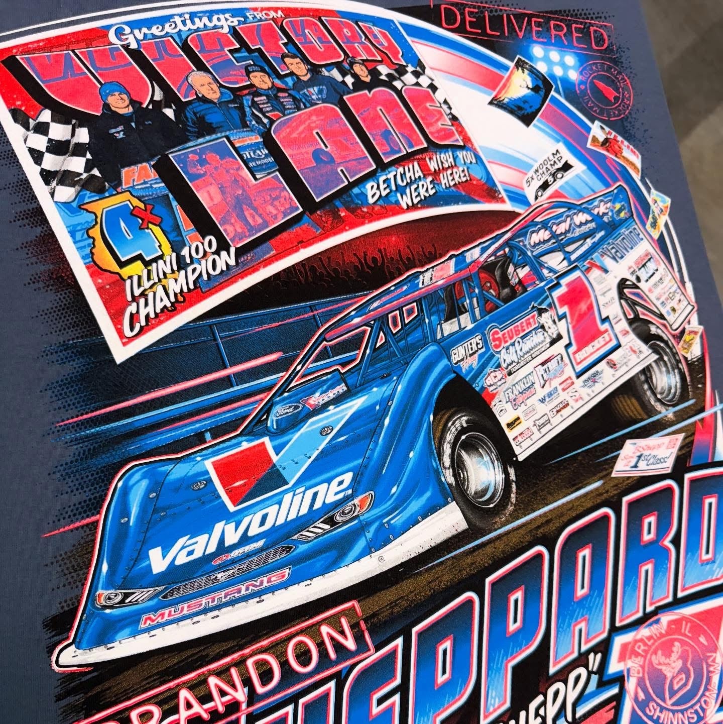 2025 - "POSTCARD x 4X ILLINI 100 CHAMP" TEE