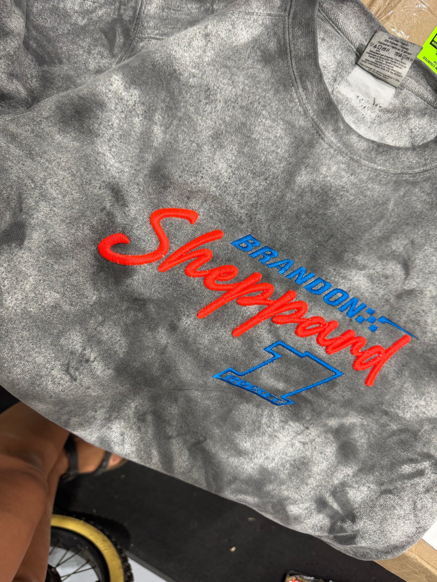 2025 - PUFF EMBROIDERED CREWNECK